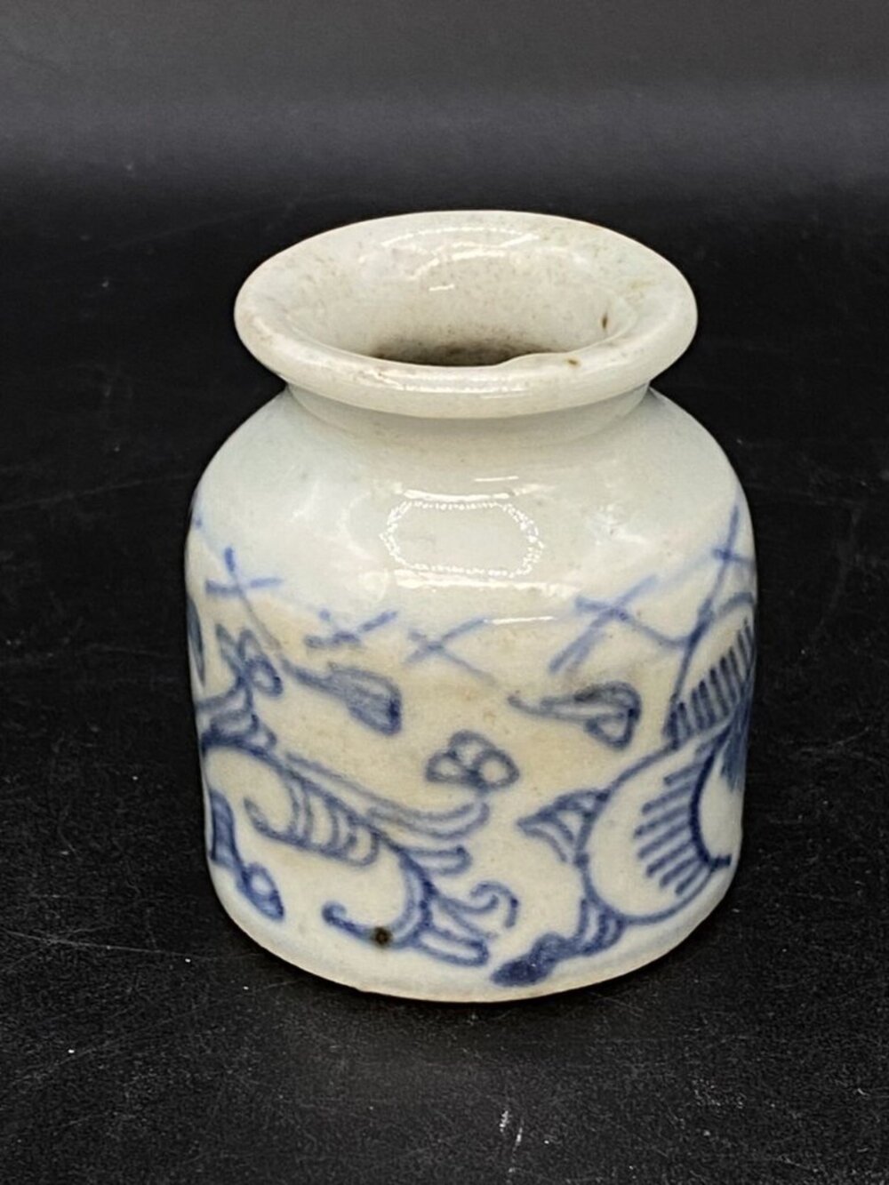 Antique 19th Century Qing Dynasty Blue and White Porcelain Inkwell READ